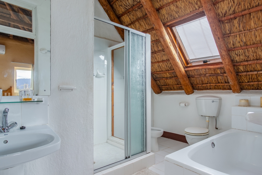 5 Bedroom Property for Sale in Uitsig Western Cape
